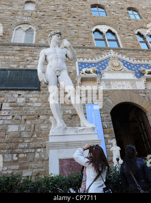 Réplique du David de Michel-Ange, le Palazzo Vecchio, Florence, Italie Banque D'Images