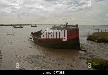 Bateaux sur le fleuve minerai dans l'Orford en avril en France Banque D'Images