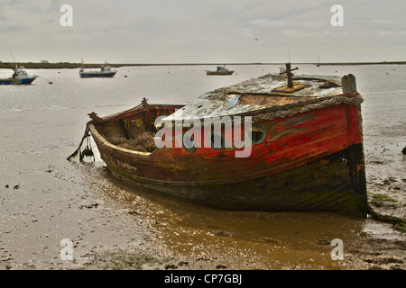 Bateaux sur le fleuve minerai dans l'Orford en avril en France Banque D'Images