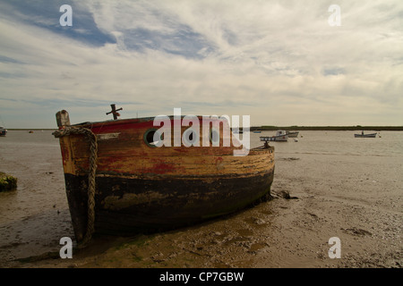 Bateaux sur le fleuve minerai dans l'Orford en avril en France Banque D'Images