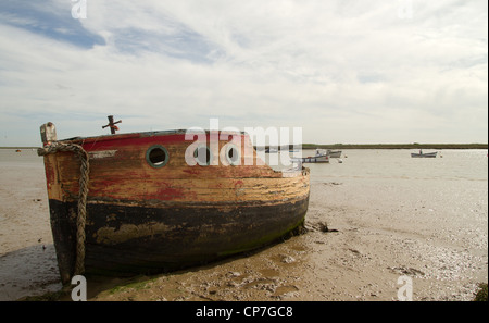 Bateaux sur le fleuve minerai dans l'Orford en avril en France Banque D'Images