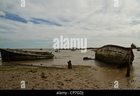 Bateaux sur le fleuve minerai dans l'Orford en avril en France Banque D'Images