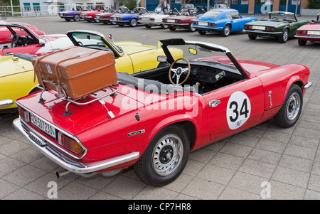 Voiture de course Vintage TRIUMPH Spitfire MK IV de 1973 sur l'affichage à Grand Prix à Mutschellen, SUI le Avril 29, 2012. Banque D'Images