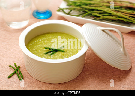 Crème d'asperges sauvages. Recette disponible. Banque D'Images