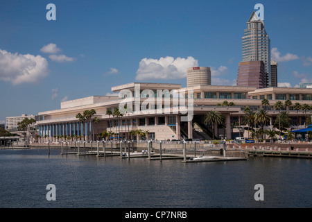 Centre-ville de Tampa Skyline, centre des congrès et de la rivière Hillsborough, Tampa, FL Banque D'Images