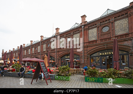 Berlin Hackescher Markt S Bahn et cafe Banque D'Images