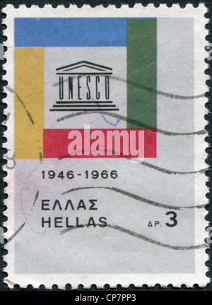 Timbres-poste imprimés en Grèce, dédié à la 20e anniversaire de l'UNESCO, montre l'emblème de l'UNESCO, vers 1966 Banque D'Images