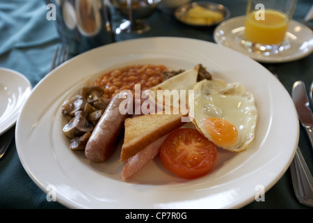 Petit déjeuner écossais servi dans un restaurant de l'hôtel en Ecosse UK Banque D'Images