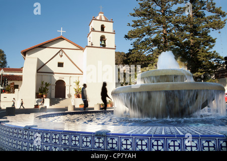 Mission San Buenaventura et fontaine, Ventura, Californie Banque D'Images