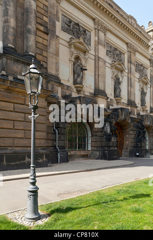 Sculptures sur l'arrière de l'Académie des beaux-arts (Kunstakademie) - Dresde, Saxe, Allemagne, Europe Banque D'Images