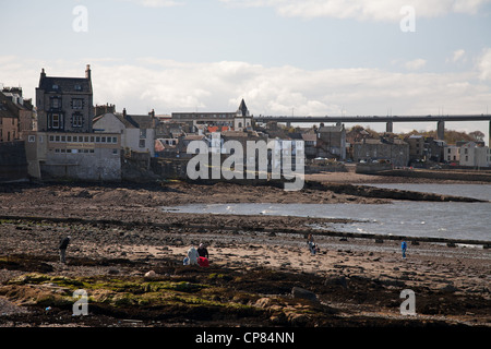 South Queensferry Taobh Deas un chas Chaolais en gaélique, également connu sous le nom de Queensferry se situe entre le pont du Forth et la 4ème Banque D'Images