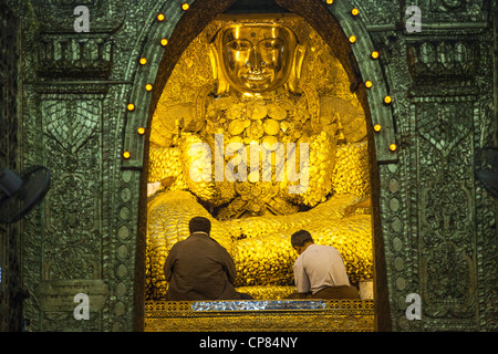 Paya Mahamuni Temple bouddhiste à Mandalay Myanmar Banque D'Images