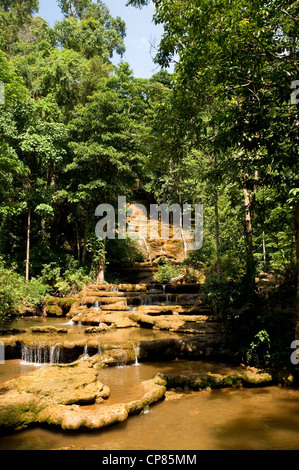 Charoen Namtok Pha, une cascade dans le Parc National de Namtok Pha Charoen, Thaïlande Banque D'Images