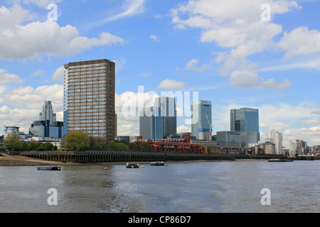 Kelson Chambre 60s tower et moderne de bureaux à Canary Wharf London England UK Banque D'Images
