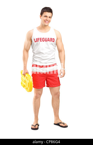 Portrait d'un sauveteur en service souriant posant isolé sur fond blanc Banque D'Images