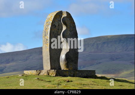 L'eau 'Couper' sculpture extérieure par Mary Bourne. Mallerstang, Yorkshire Dales National Park, Cumbria, Angleterre, Royaume-Uni. Banque D'Images