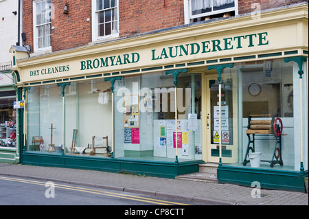 Extérieur de laverie sur high street, dans Bromyard Herefordshire Angleterre UK Banque D'Images