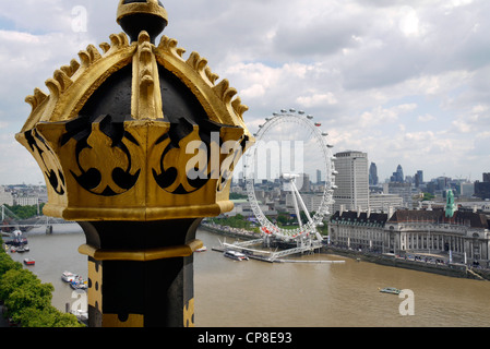 Vue sur le London Eye et la Tamise, la Tour de l'horloge, chambres du Parlement, le Palais de Westminster, Londres, Angleterre Banque D'Images
