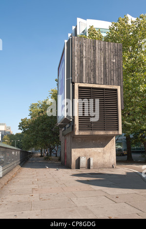 L'arbre de ventilation du métro de Londres qui se fond dans les édifices de l'Hôpital universitaire de l'ère victorienne construite sur street Banque D'Images