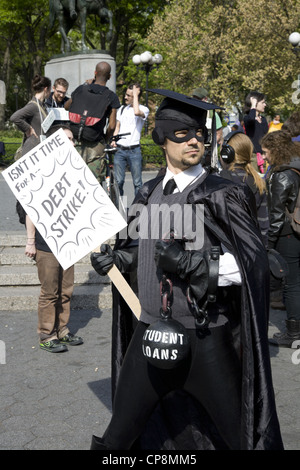 Des étudiants, des diplômés et des militants rassemblement à Union Square à New York contre les banques d'exploiter les étudiants avec des prêts pour l'éducation. Banque D'Images