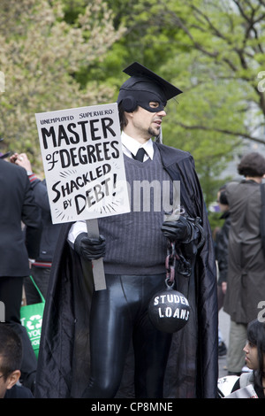 Des étudiants, des diplômés et des militants rassemblement à Union Square à New York contre les banques d'exploiter les étudiants avec des prêts pour l'éducation. Banque D'Images