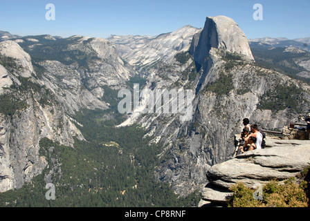 Glacier Point avec vue sur Demi Dôme à Yosemite Park, California, USA Banque D'Images