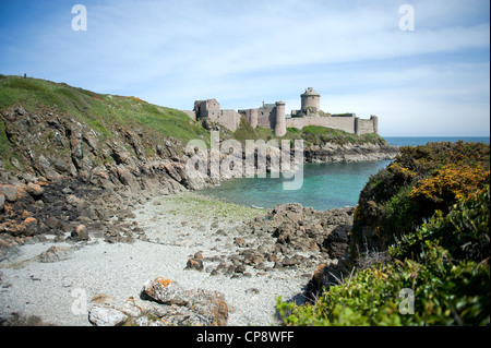 Le Château médiéval de la Roche Goyon ou Fort La Latte, forteresse sur l'entrée de la baye de la Fresnaye au sud du Cap Fréhel Banque D'Images