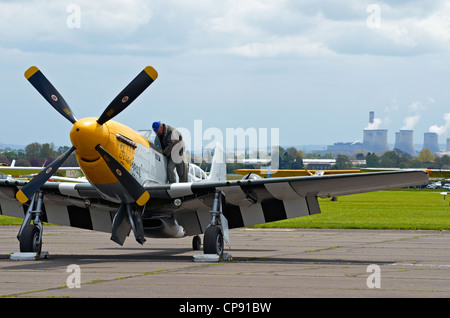 North American P-51 Mustang de l'aviation de chasse WW2 'Frankie' féroce à Abingdon Airshow 2012 Banque D'Images