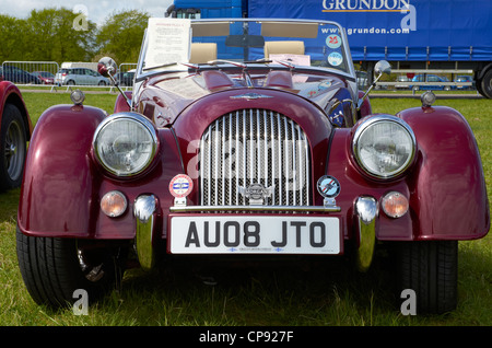 Morgan  +4 et 4/4 des voitures de sport sur l'affichage à une exposition de voiture. Banque D'Images