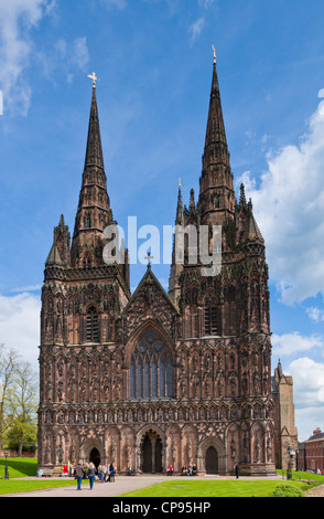 L'ouest de la cathédrale de Lichfield staffordshire England UK GO avant l'Europe de l'UE Banque D'Images