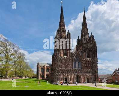 L'ouest de la cathédrale de Lichfield staffordshire England UK GO avant l'Europe de l'UE Banque D'Images