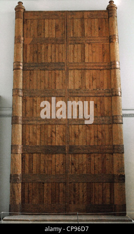 Balawat gates. La reconstruction de l'palace gates de Salmanazar III (858-854 avant J.-C.). Bois de Cèdre et couvert de bandes bronze. Banque D'Images