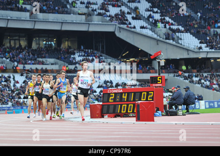 Stade d'athlétisme des Jeux olympiques 2012, Londres, Royaume-Uni. Mens 3000m course à l'extérieur VISA BUCS Championnats mondiaux d'athlétisme. 05 mai 2012. Banque D'Images