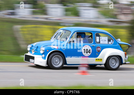 Course de voitures de tourisme Vintage Fiat 600 Abarth 1000 TC de 1967 au Grand Prix de Mutschellen, SUI le Avril 29, 2012. Banque D'Images