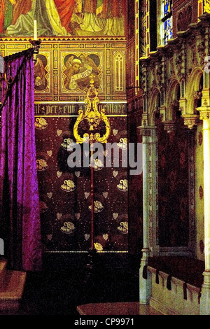 Intérieur de la basilique du Saint-sang de Bruges - Tintinnabulum Banque D'Images