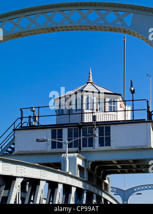 Crosskeys à Sutton Bridge Pont sur la rivière Nene dans le Lincolnshire, un pont tournant construit en 1897 Banque D'Images