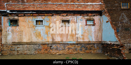 Murale peinte à la main de couleur sur le côté d'un vieux bâtiment en centre-ville historique, petite ville de montagne de Salida, CO Banque D'Images