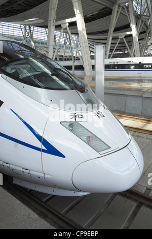 Nouveau train à grande vitesse plate-forme à la gare du sud à Pékin en Chine Banque D'Images
