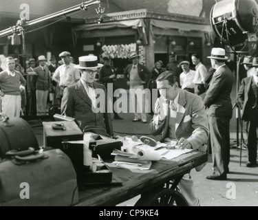 HAROLD LLOYD (1893-1971) Acteur et producteur du film nous canotier portant hat en film non identifié Banque D'Images