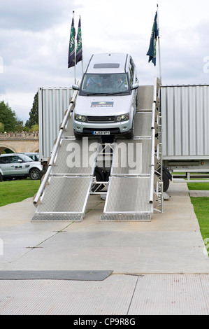 Démonstration à l'land rover Burghley House Country Park, Lincolnshire, Angleterre Banque D'Images