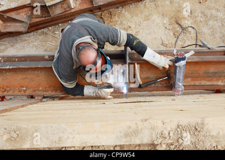 GER, 20120509,soudure avec des lunettes de soudeur. Banque D'Images