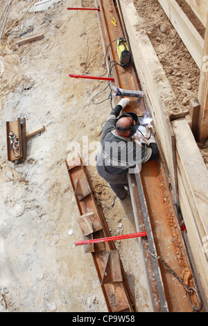 GER, 20120509,soudure avec des lunettes de soudeur. Banque D'Images