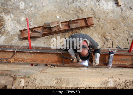 GER, 20120509,soudure avec des lunettes de soudeur. Banque D'Images