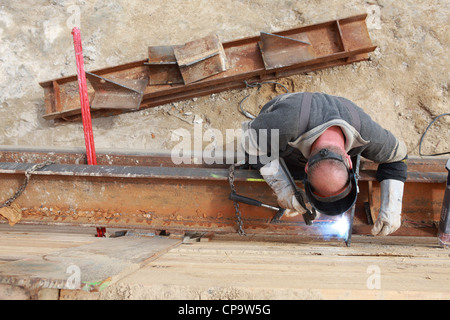 GER, 20120509,soudure avec des lunettes de soudeur. Banque D'Images