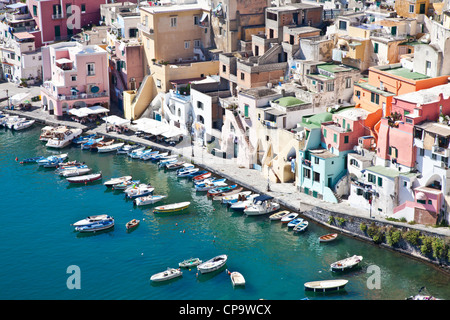 Vue panoramique de l'île de Procida, Italie, du golfe de Naples Banque D'Images