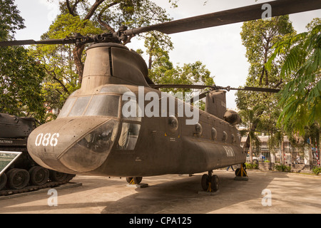 Un hélicoptère Chinook américain, Musée des débris de guerre, Ho Chi Minh Ville (Saigon), Vietnam, Banque D'Images