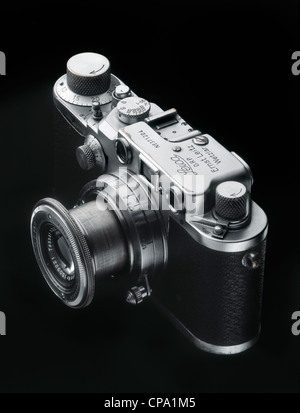 Appareil photo Leica classique à partir de 1940. Clipping path Banque D'Images