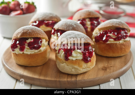 Devonshire splits. Petits pains à la crème de confiture et de l'ouest du pays. UK Food Banque D'Images