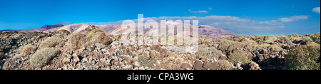 Panorama depuis le Malpais (badlands) de la Corona vers la falaise de Famara. près de Orzola, Lanzarote, îles Canaries, Espagne Banque D'Images