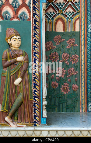 Le Palais de la ville, avec ses murs peints et décorés des ornements, Jaipur, Rajasthan, Inde Banque D'Images
